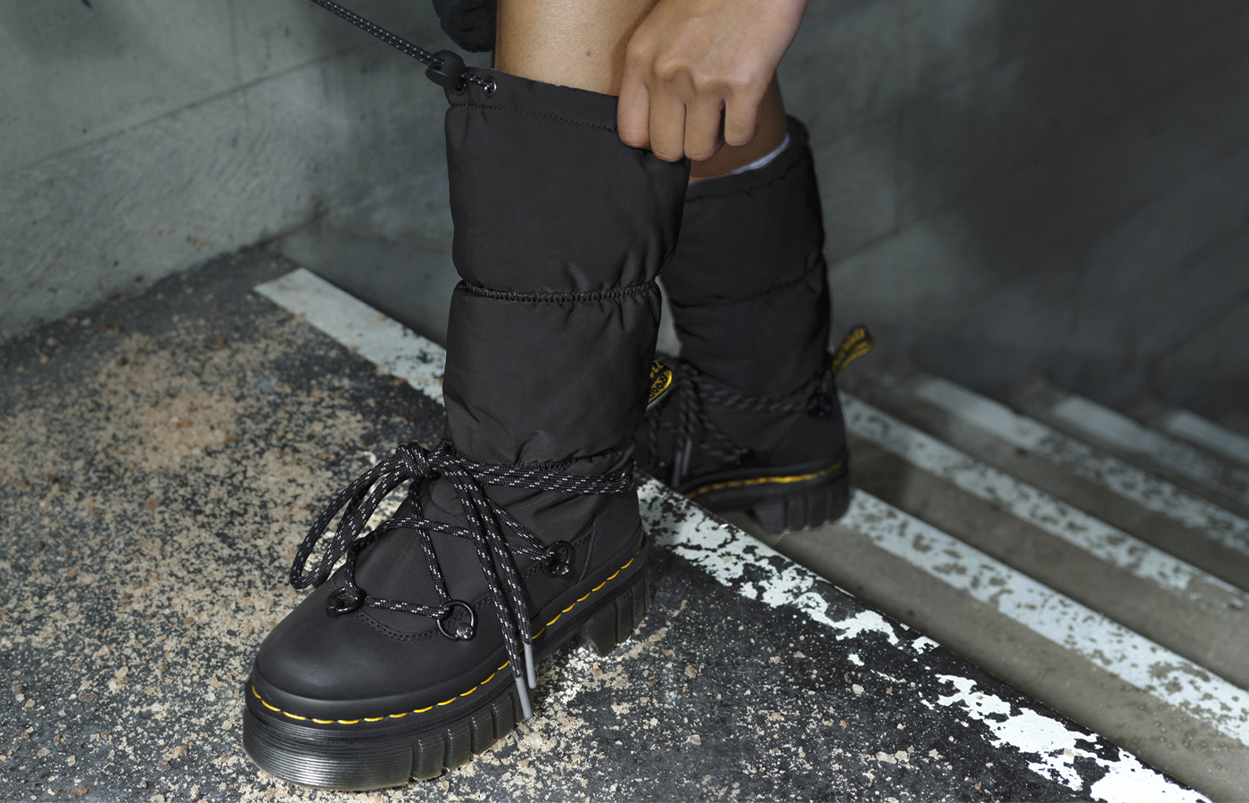 【Dr. Martens】Audrick Padded Loブーツ cov-4.jpg
