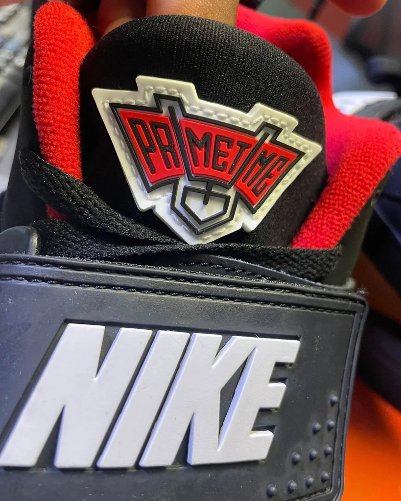 Nike Air Diamond Turf Proto 92'.