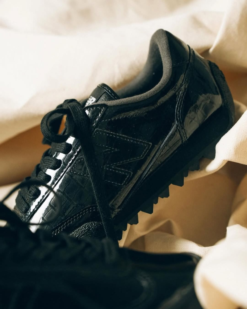 New Balance Gator Run  Black (UGTR2SV) / Shadow Red (UGTR17G)